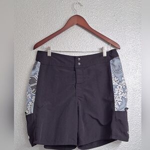 Quick Silver Men's Shorts  Size 33